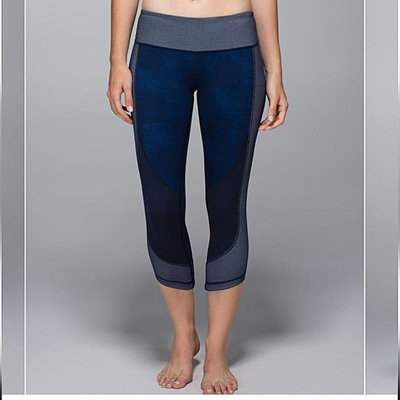 Lululemon Wunder Under Crop (Sashiko Print) - Size 6 - Picture 1 of 8